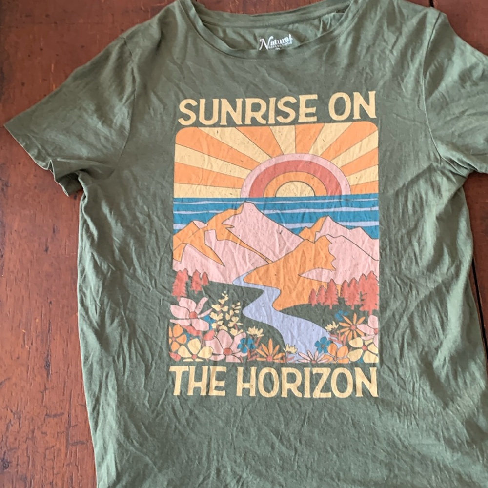 Natural Reflections short sleeved shirt with graphic detail